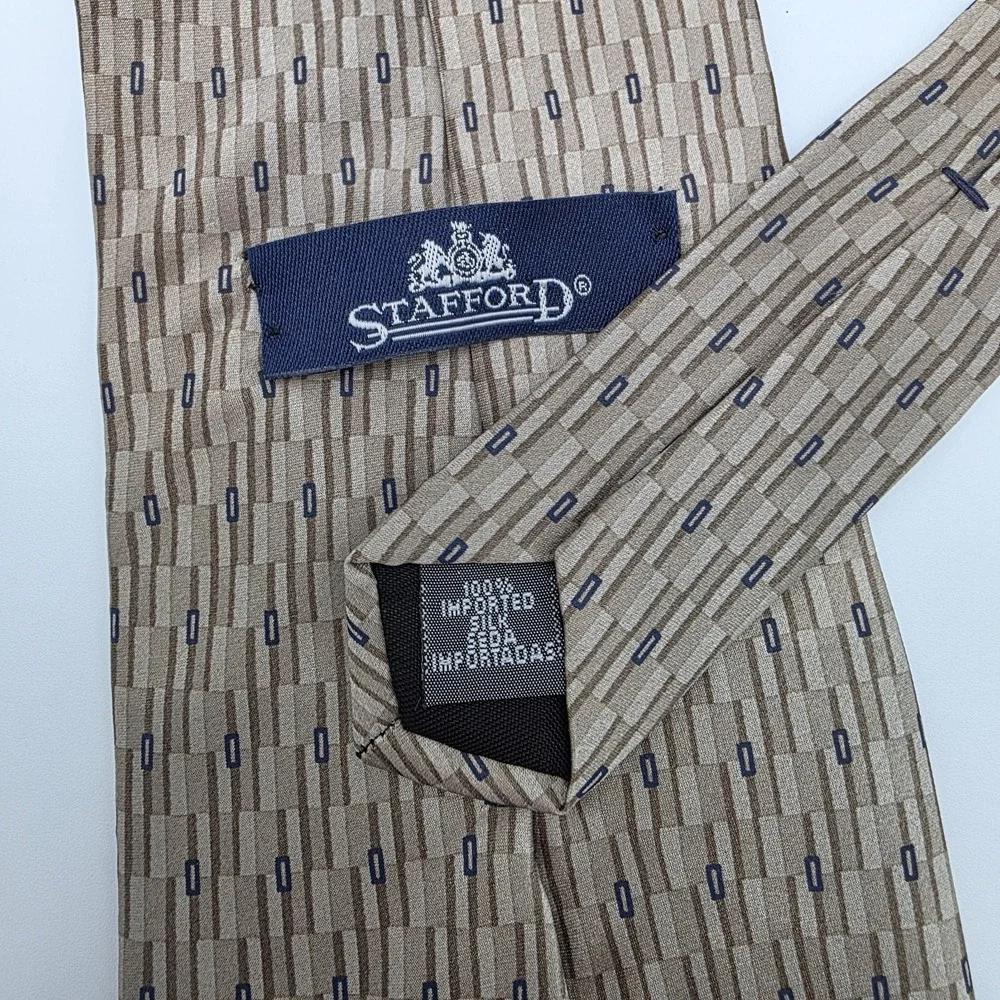 Stafford Executive Men's Brown Geometric 100% Silk Tie Made In Italy Necktie